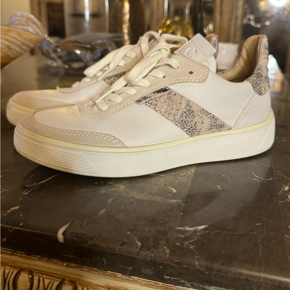 ECCO | Women’s Tray Street Sneaker Size 8/39